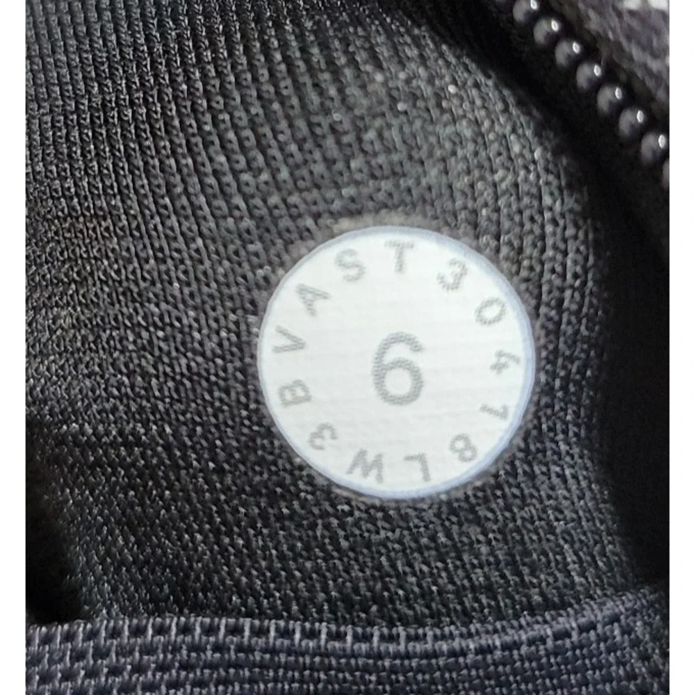 Lululemon Women Run Briskly Size 6 Pique Black White 1/2 Zip Activewear Top - Picture 4 of 8